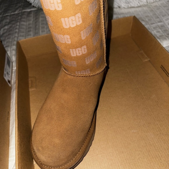 Women’s Ugg boots - Picture 3 of 5